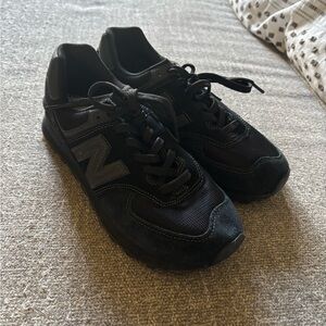 New Balance Black Sneakers